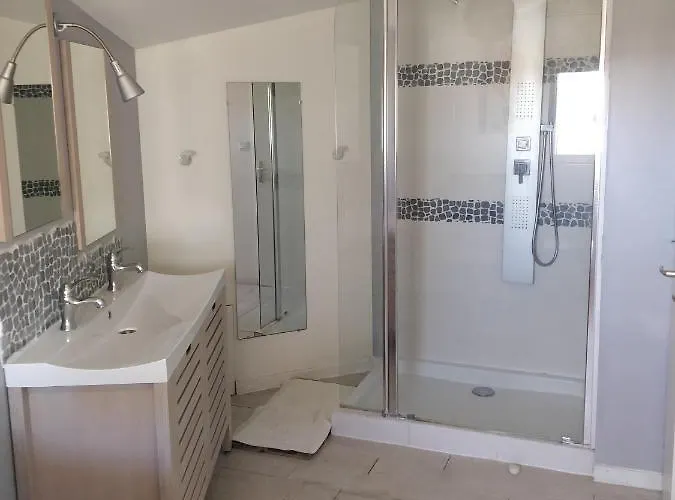 Contemporaine 펜션 La Réorthe